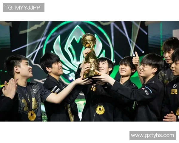 上海羽毛球队在世界杯预选赛中的默契配合与战术分析 上海羽毛球队在世界杯预选赛中的默契配合与战术分析