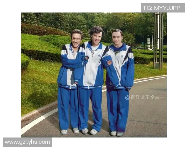 和足球明星一起P图的创意玩法分享，让你的照片瞬间变身球场巨星