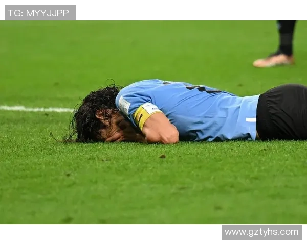 足球明星带伤拼搏的传奇瞬间与不屈精神的真实写照 足球明星带伤拼搏的传奇瞬间与不屈精神的真实写照